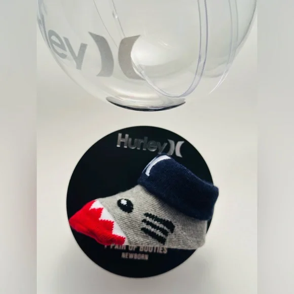 Hurley newborn 1 pair of booties in ornament shark design size 0-6M new in box - Picture 1 of 7